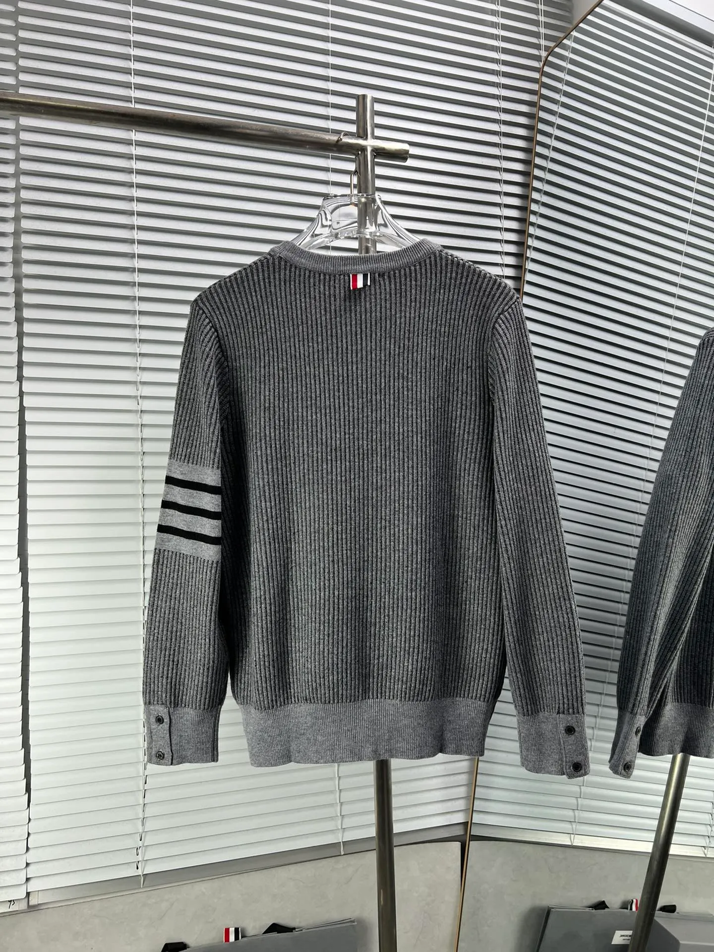 Thom Browne ➡️ ， Retro Same Style Versatile : Dark Gray Light Gray Size：1 2 3 4